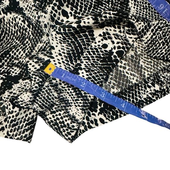 Express Black & White Snakeskin Python Print Satin Dress Shorts - Size 8 - Picture 8 of 11